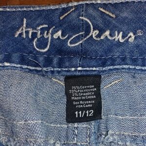 New Ariya jeans